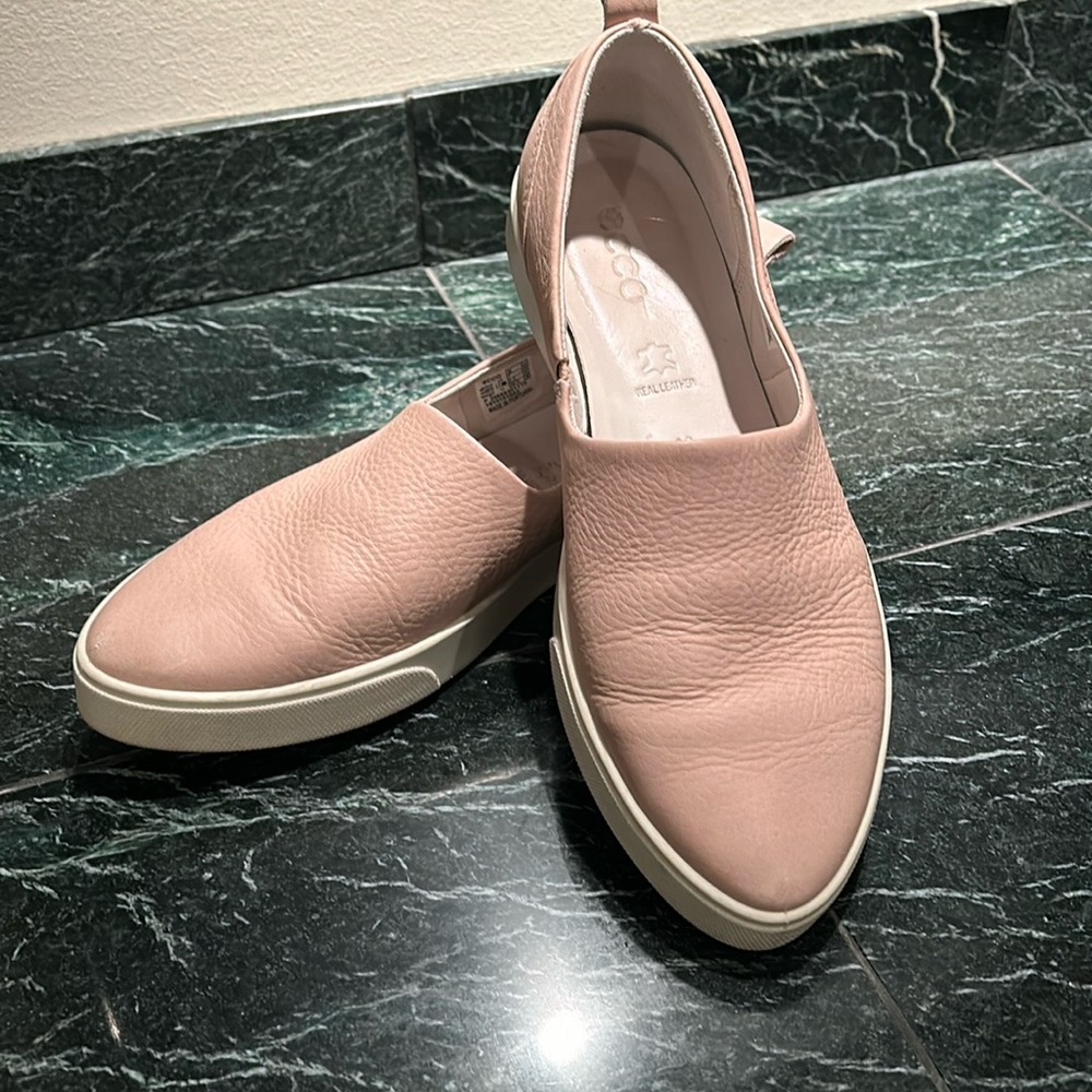 ECCO dusty rose colored Gillian slip on shoes